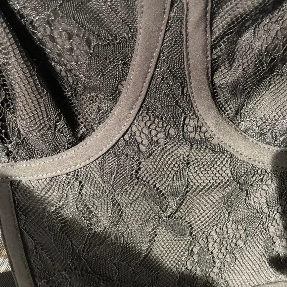 NWOT GUESS ROMPER - Picture 2 of 5